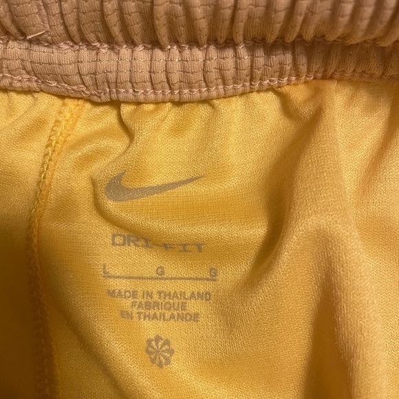 NWT Nike Women's Fly Crossover Basketball Shorts - Picture 4 of 4